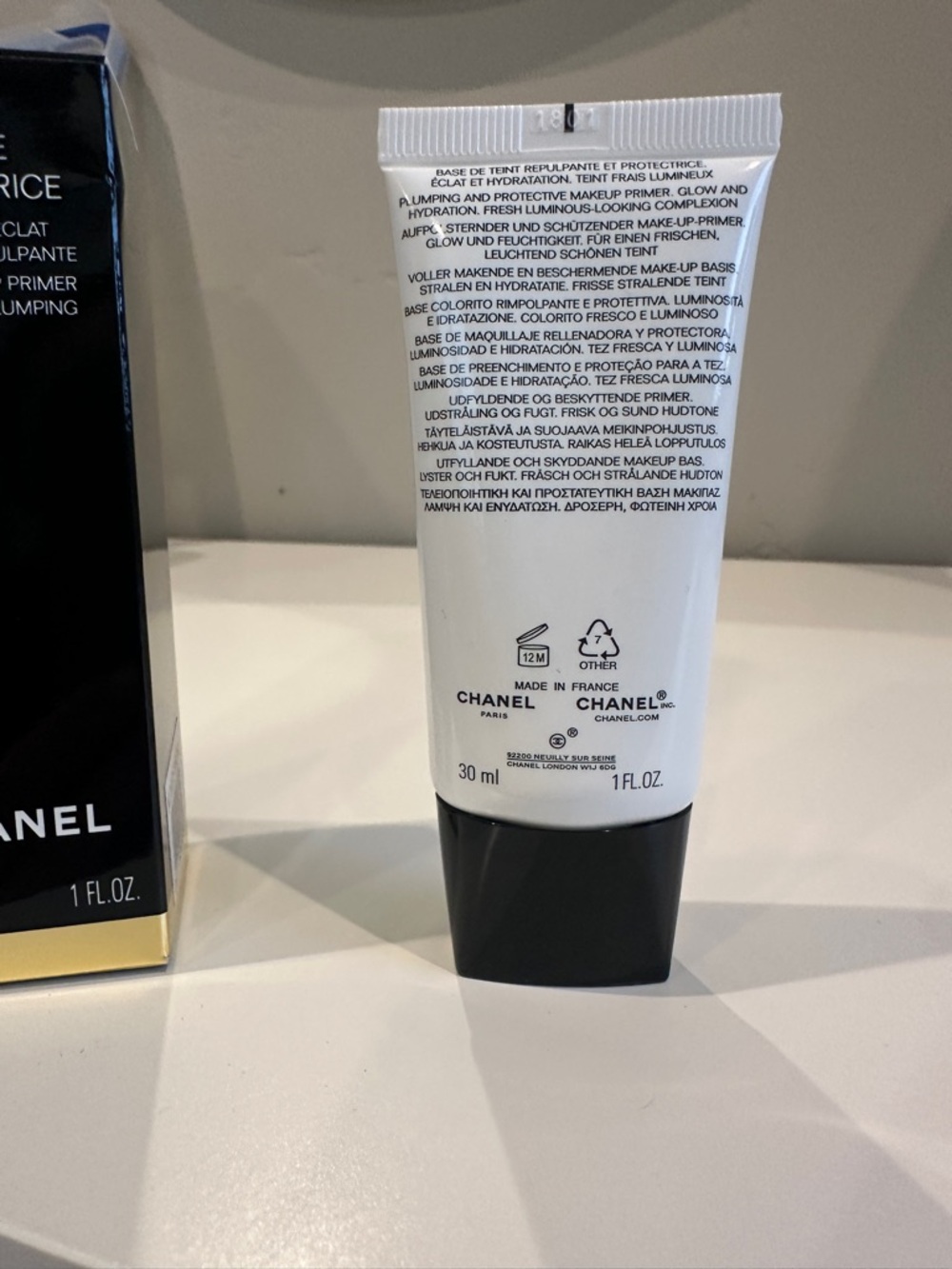 CHANEL La Base Illuminatrice Primer - Picture 2 of 3